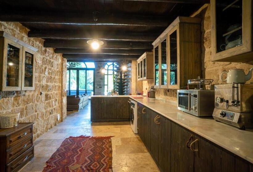 Отель Deluxe Villa With Pool