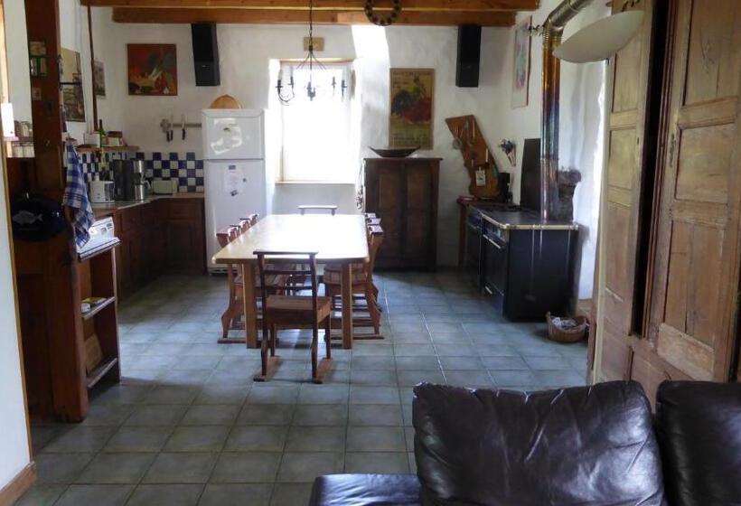 ホテル Le Mas De La Siffleuse