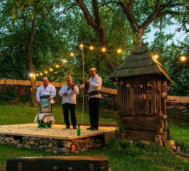 ペンション Complex Tradițional Casa Din Vale