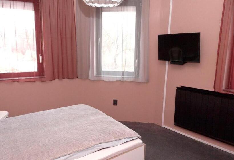 膳宿费 Ipoly Party Ház