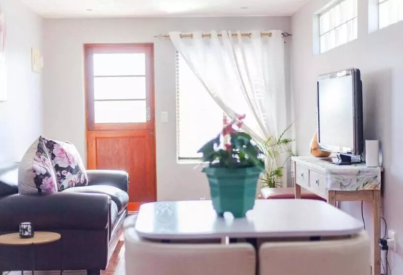 Majatalo Julinas Guesthouse