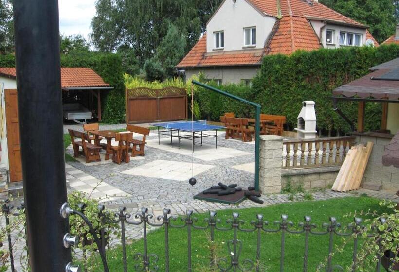 פנסיון Penzion Tina