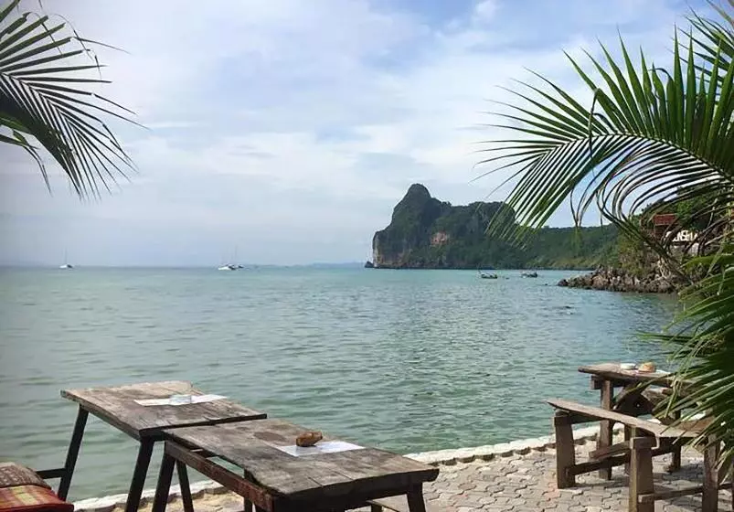 Majatalo Sunflower Boathouse