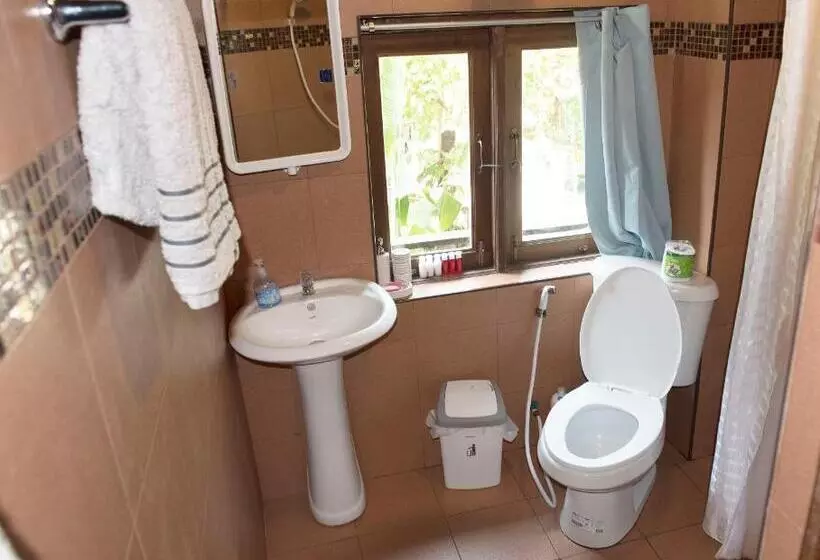 Majatalo Sunflower Boathouse