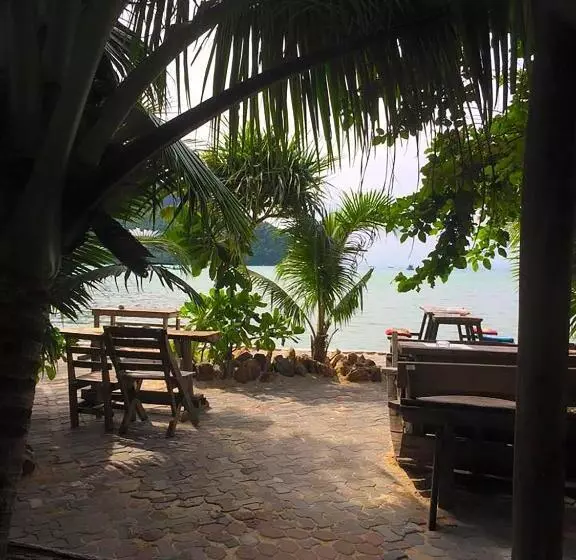 Majatalo Sunflower Boathouse