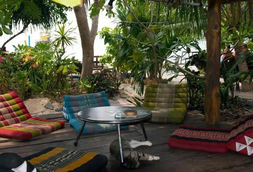 Majatalo Sunflower Boathouse