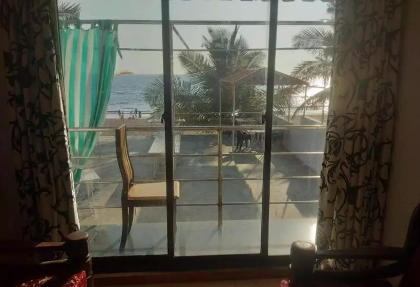 リゾートホテル Saritas Guest House   Bogmalo Beach