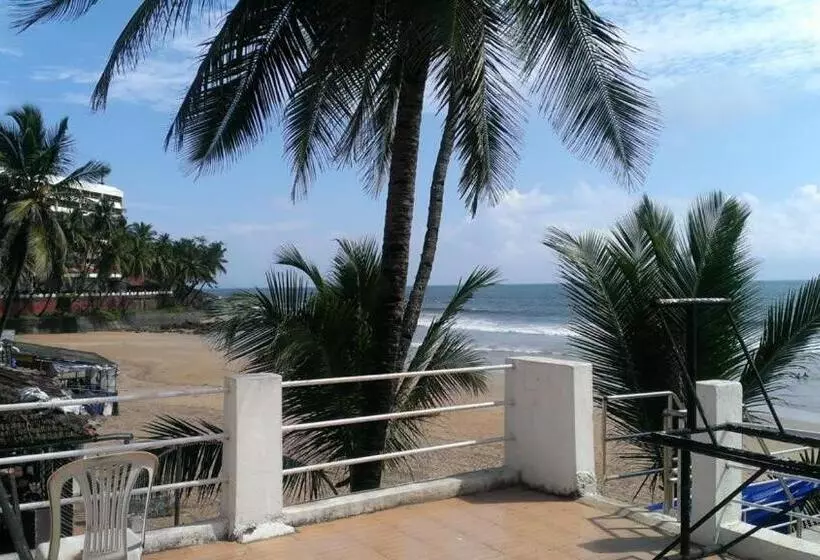 リゾートホテル Saritas Guest House   Bogmalo Beach