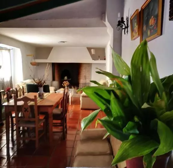 Retkeilymaja La Rejertilla