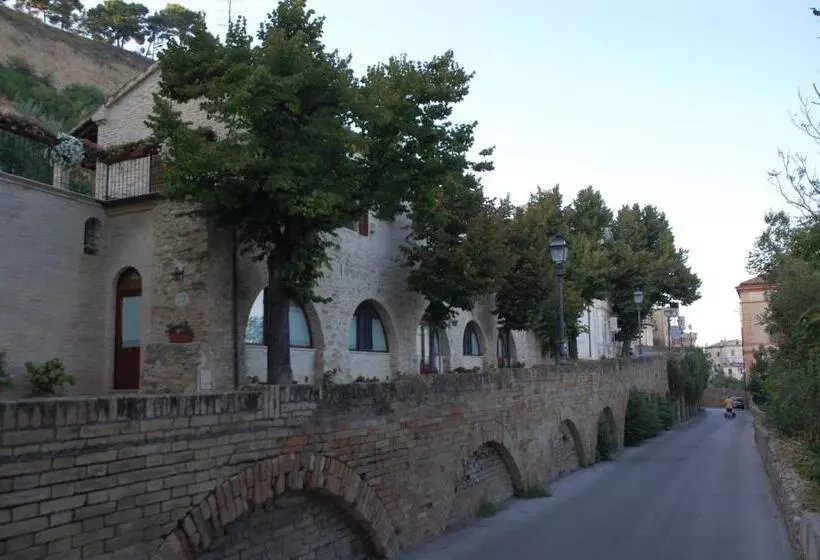 Aamiaismajoitus (B&B) Villa Fiorita