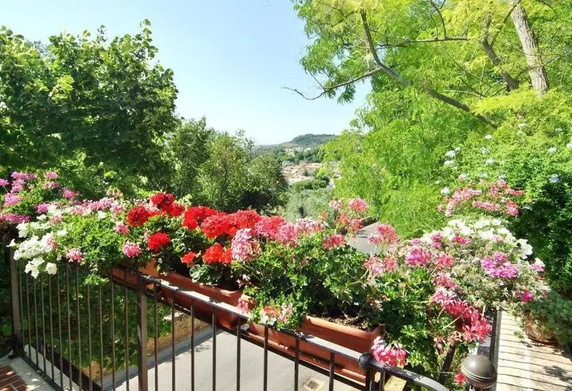 Aamiaismajoitus (B&B) Villa Fiorita