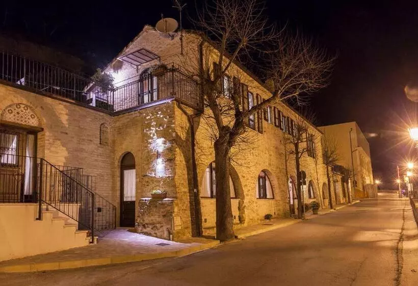 Aamiaismajoitus (B&B) Villa Fiorita