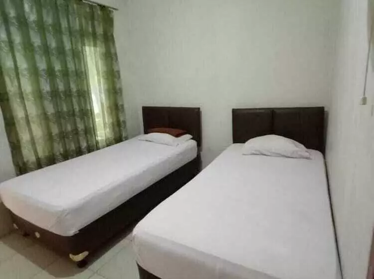 Hostelli Aqsa Guest House Banjarsari