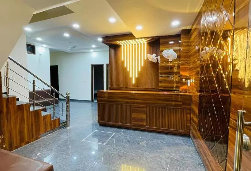 Hotelli Av Grand