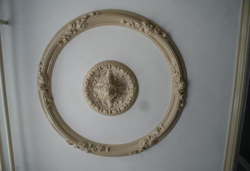 בית מלון כפרי Domstad