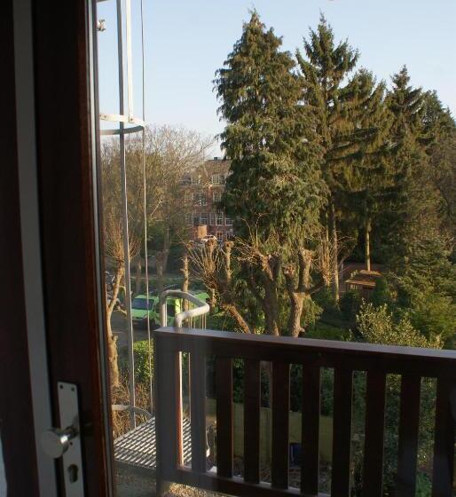 בית מלון כפרי Domstad