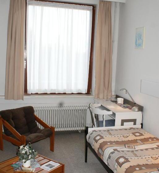 בית מלון כפרי Domstad