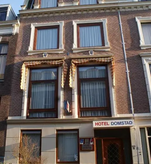 هتل Domstad