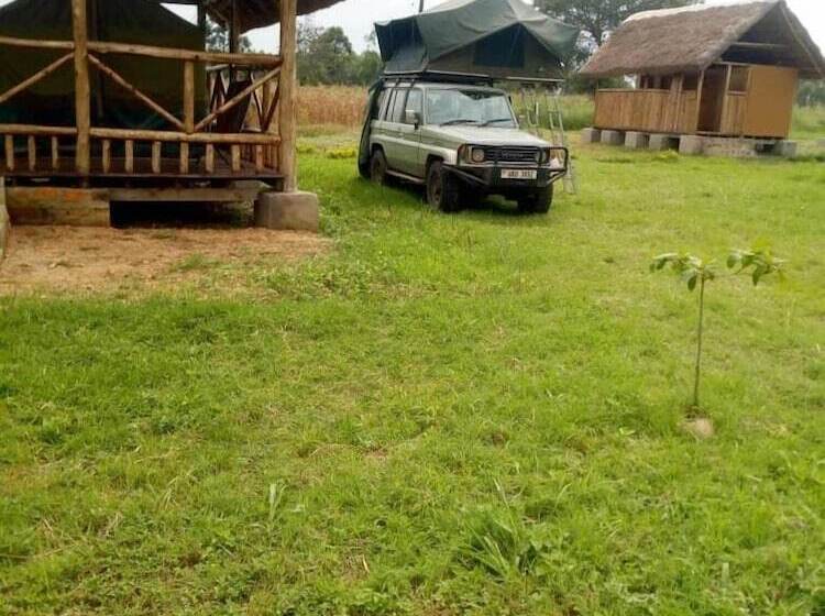 Hotelli Ishasha Pride Lodge