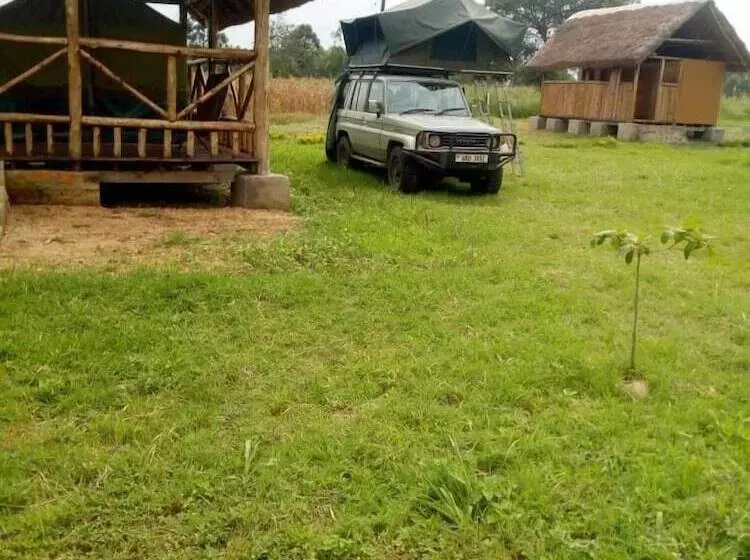 Hotelli Ishasha Pride Lodge