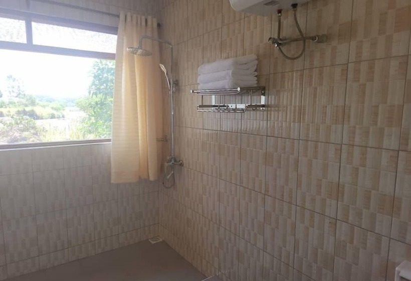 Hotelli Ishasha Pride Lodge