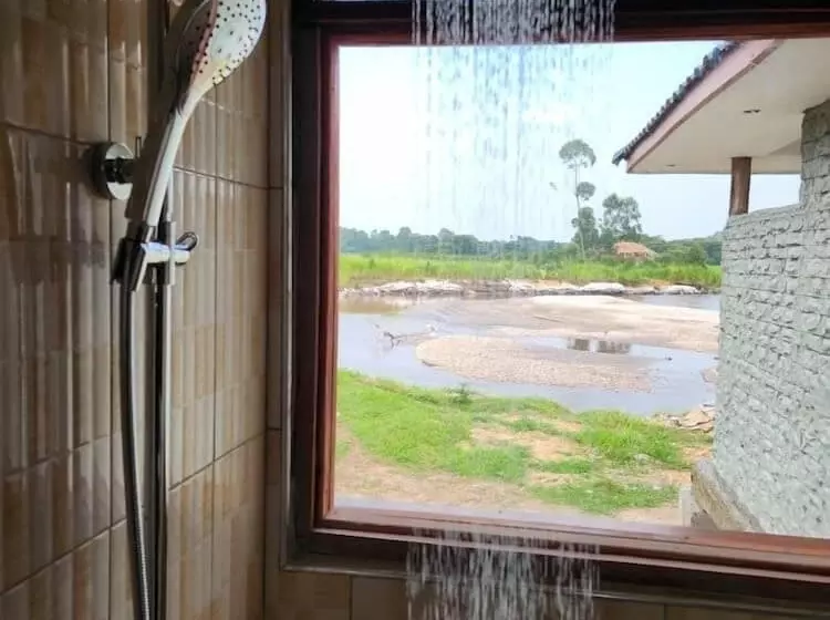 Hotelli Ishasha Pride Lodge