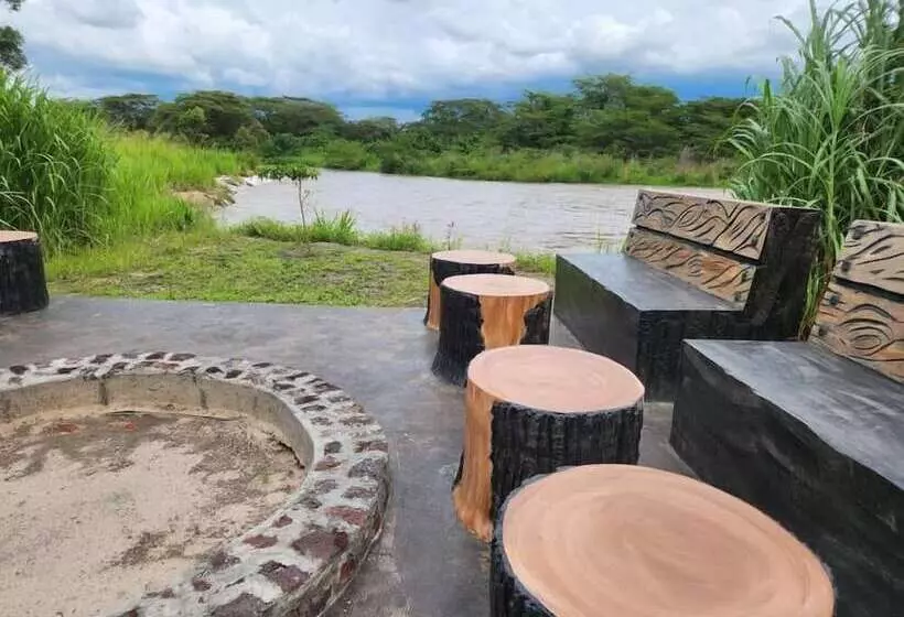 Hotelli Ishasha Pride Lodge