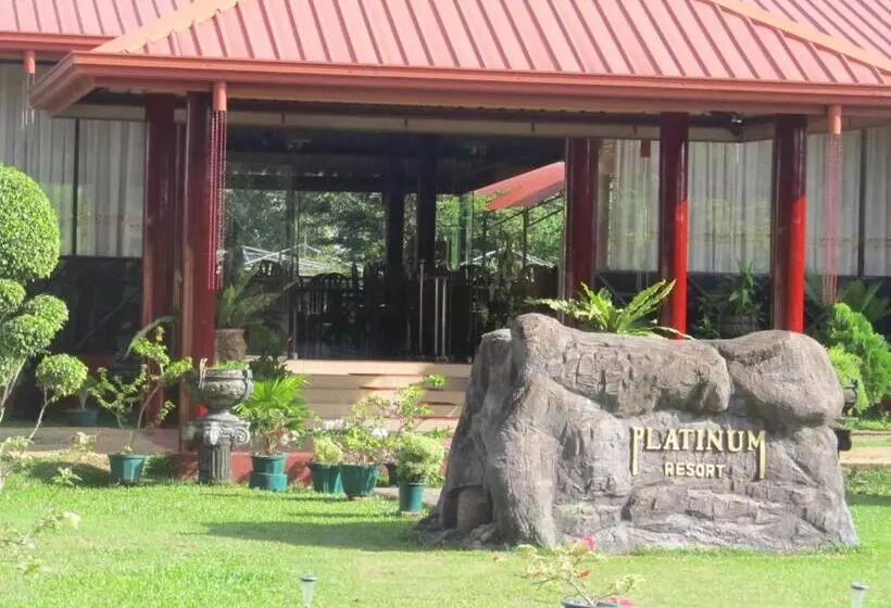 ホテル Platinum Resort