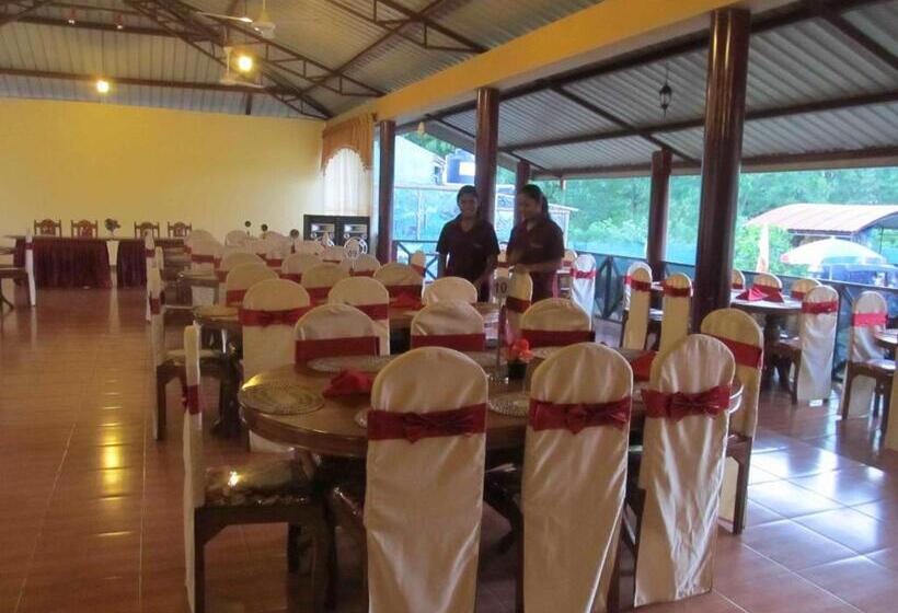 Hotel Platinum Resort