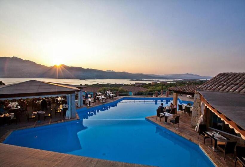 Isa Residence With Swimming Pool In Porto Rotondo At Only 500 M From The Beach