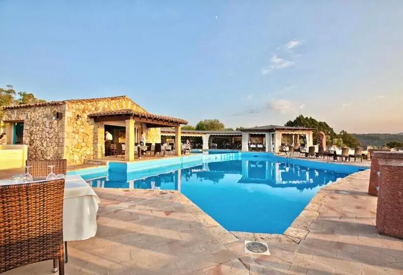 Isa Residence With Swimming Pool In Porto Rotondo At Only 500 M From The Beach