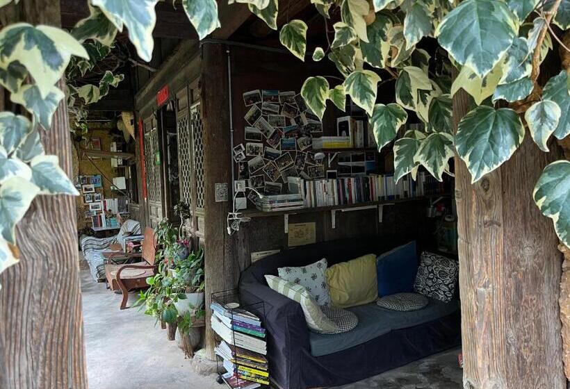 פנסיון Up Air Guest House