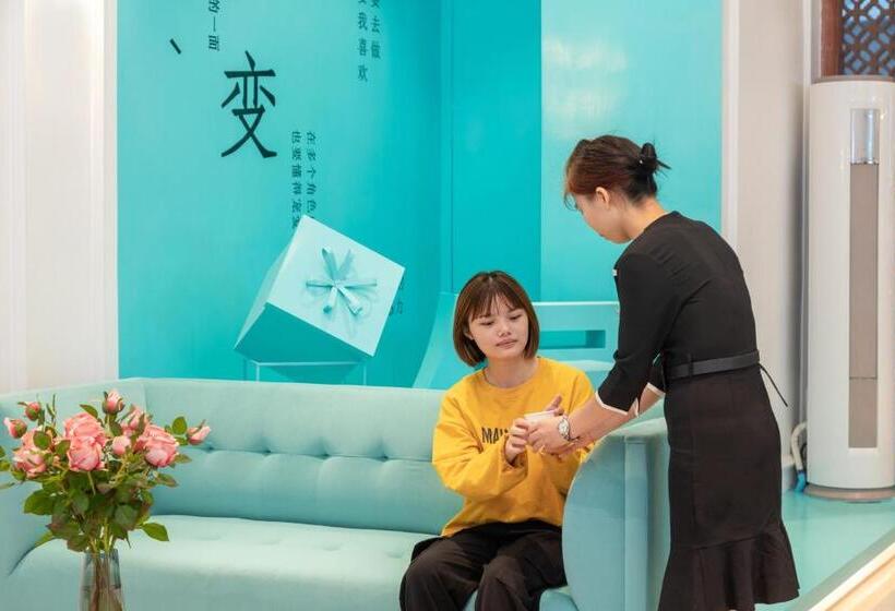 Xana Lite Hotel Guangzhou Fangcun Huadiwan Metro Station