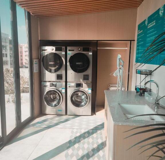 Xana Lite Hotel Guangzhou Fangcun Huadiwan Metro Station