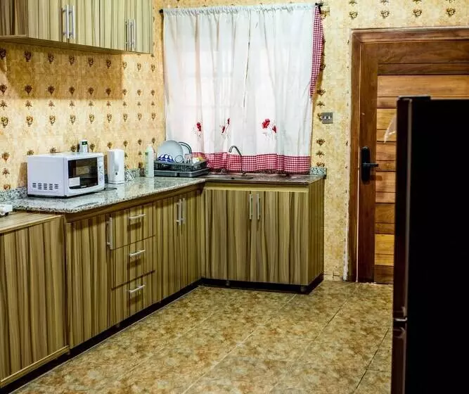 تختخواب و صبحانه Geza Luxury Apartment