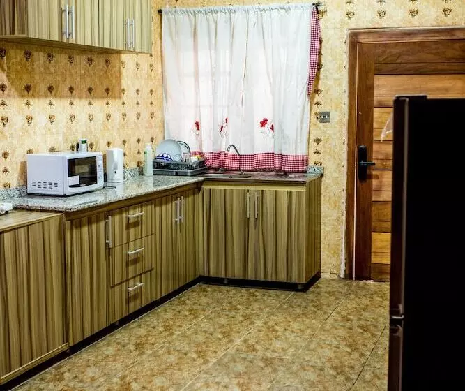 تختخواب و صبحانه Geza Luxury Apartment