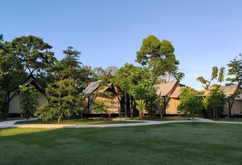 هتل Arenal Glamping