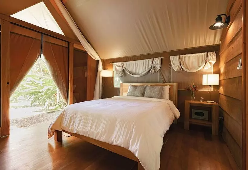 هتل Arenal Glamping
