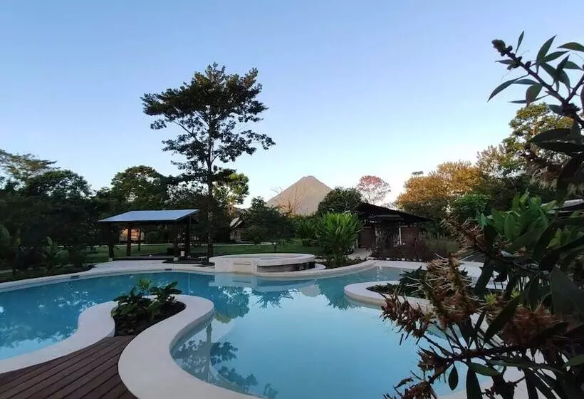 هتل Arenal Glamping