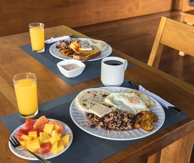 בית מלון כפרי Arenal Glamping