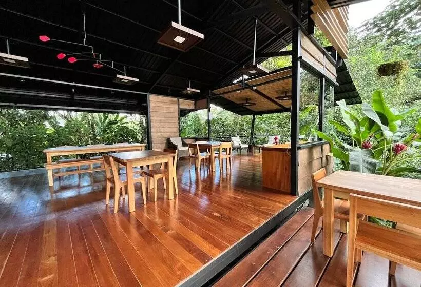 هتل Arenal Glamping