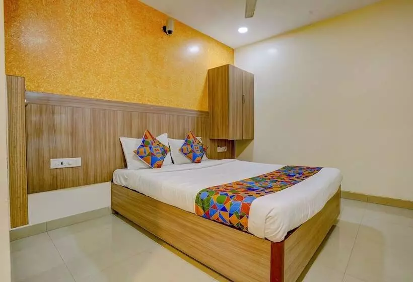 Hotelli Fabexpress Prakash Inn