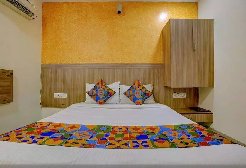 Hotelli Fabexpress Prakash Inn
