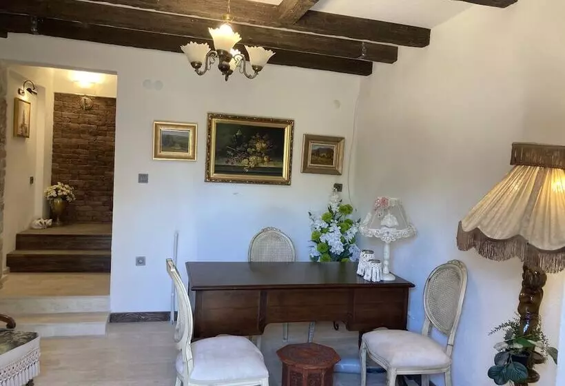 Hotelli Ionia Liberty Stone