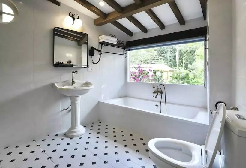 Hotelli Moon River Village