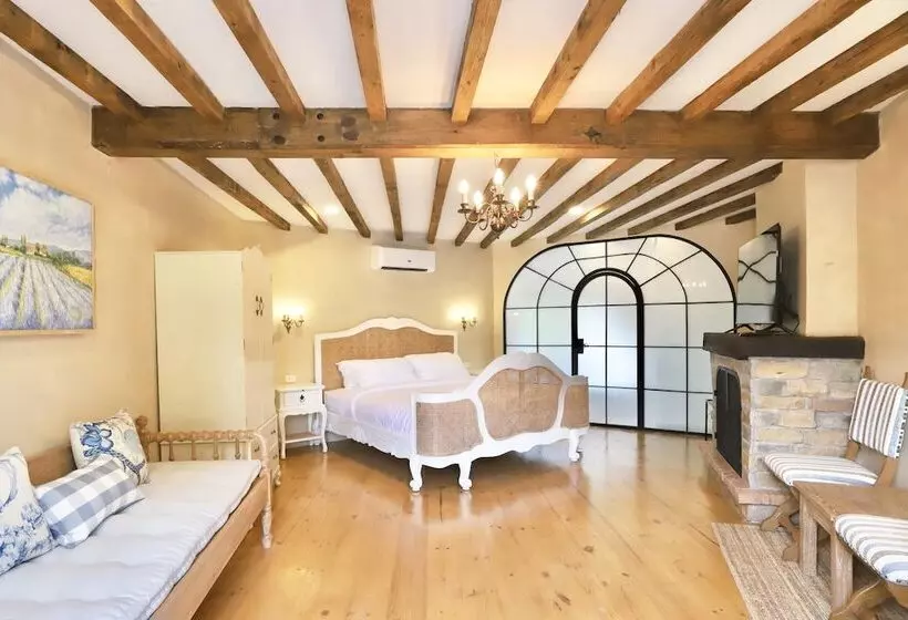 Hotelli Moon River Village