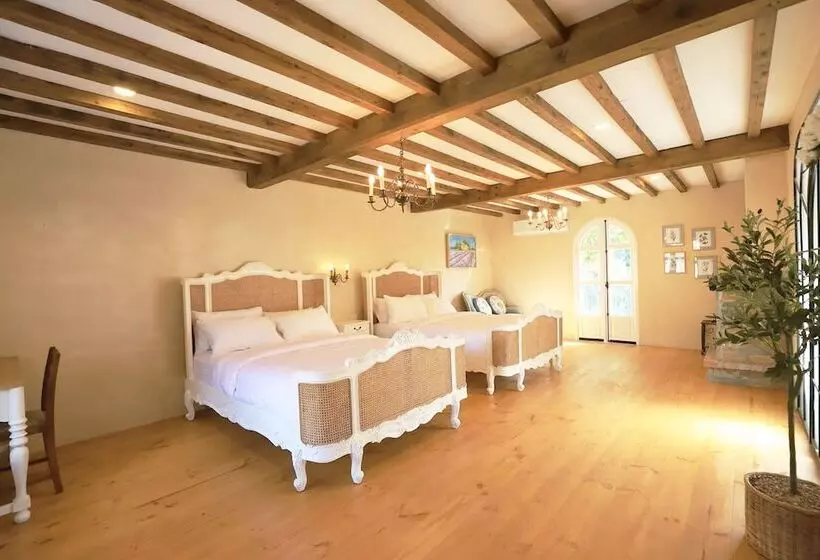 Hotelli Moon River Village