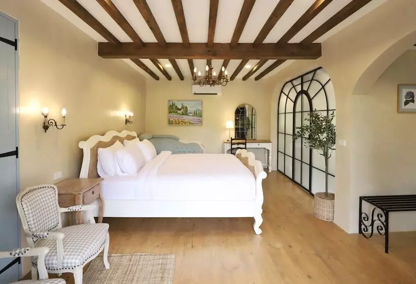 Hotelli Moon River Village