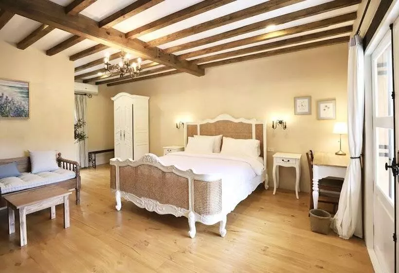 Hotelli Moon River Village