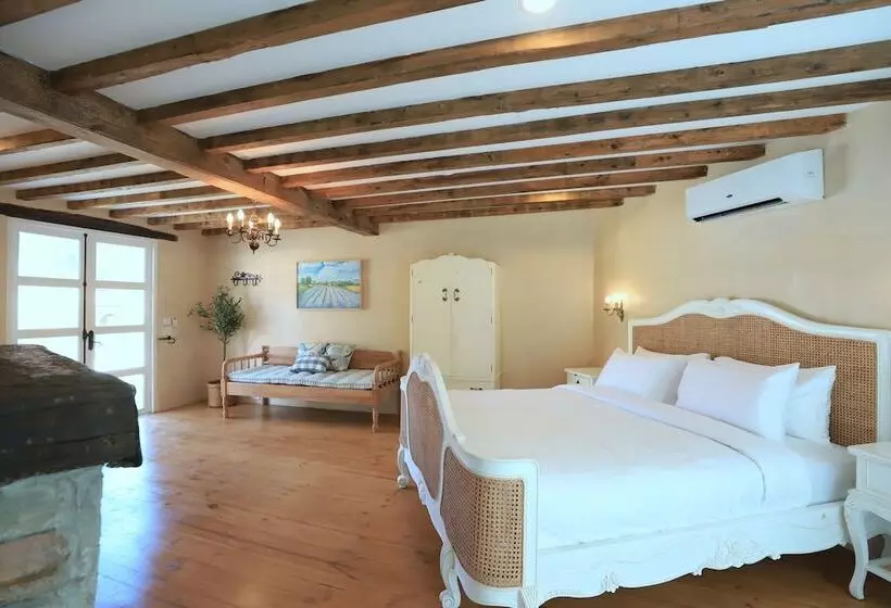 Hotelli Moon River Village